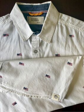 Free Planet Men's White Button-Down Shirt with 🇺🇸 Flag Print